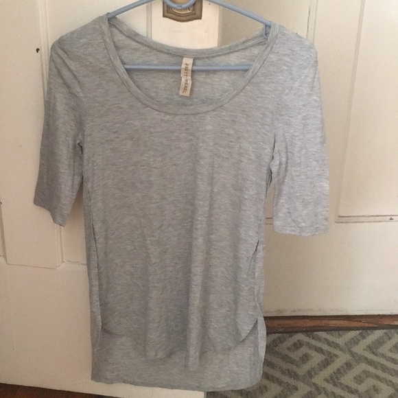 Light gray top - Picture 1 of 1